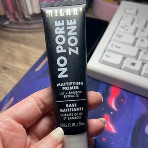 Milano No Pore Zone Mattifying Primer - Black and Gold